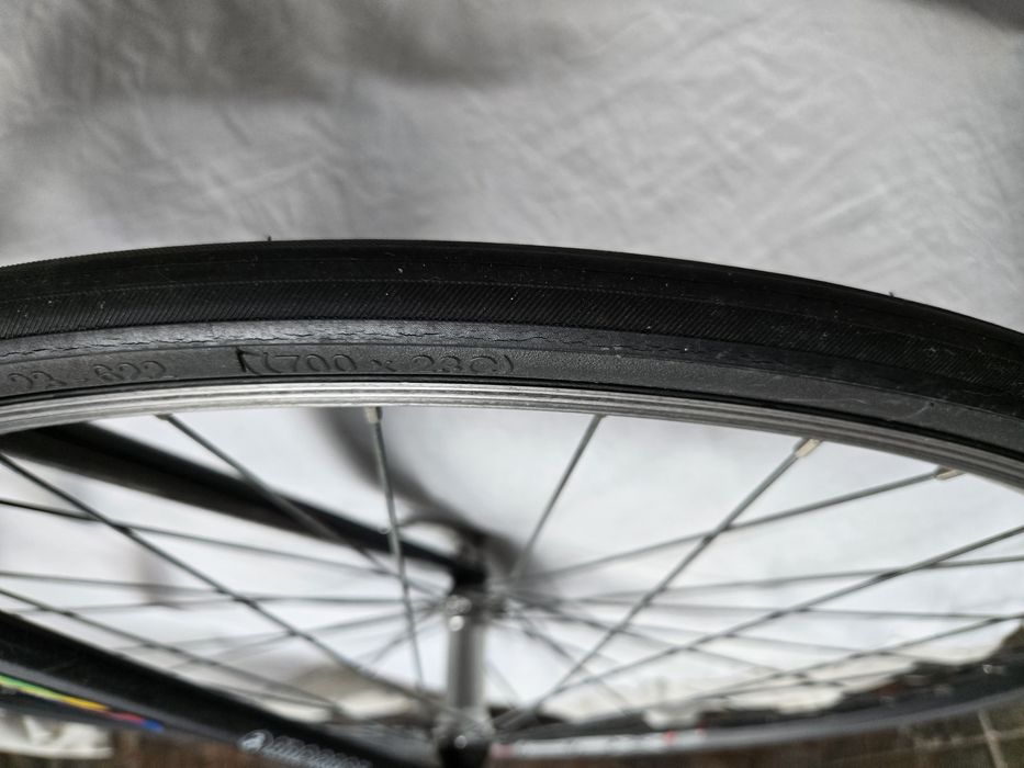 Bicicleta de estrada BH 
De sete velocidades a trás e duas a frente.
E