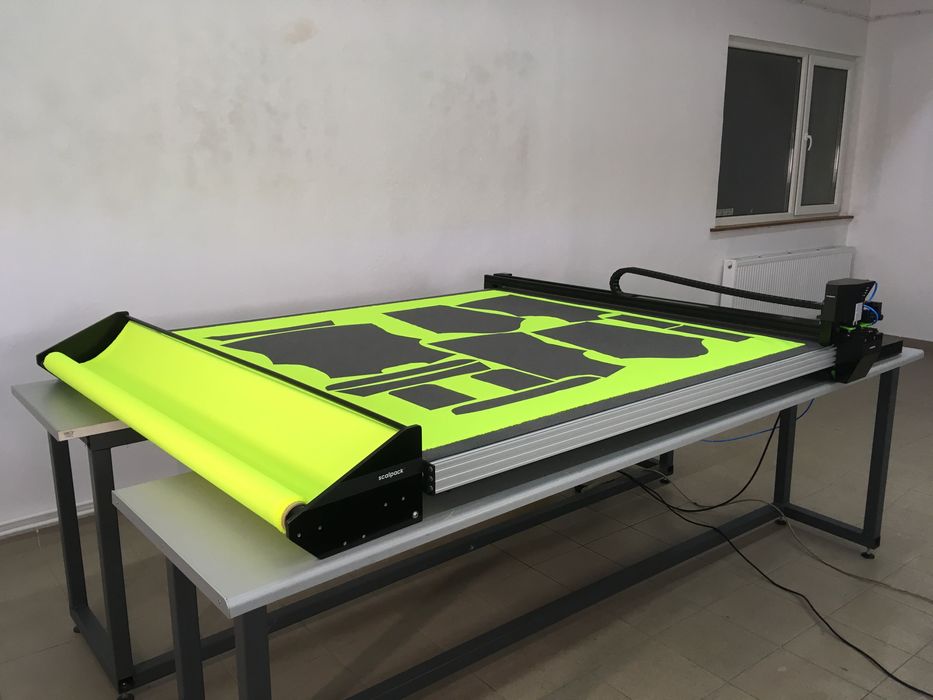 Cutter jednowarstwowy do tkanin ploter