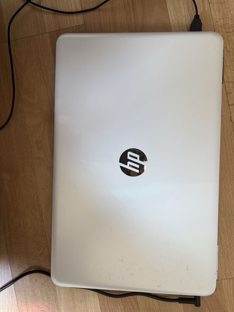 Portátil HP Pavilion 15” Branco – Funciona, mas com defeitos