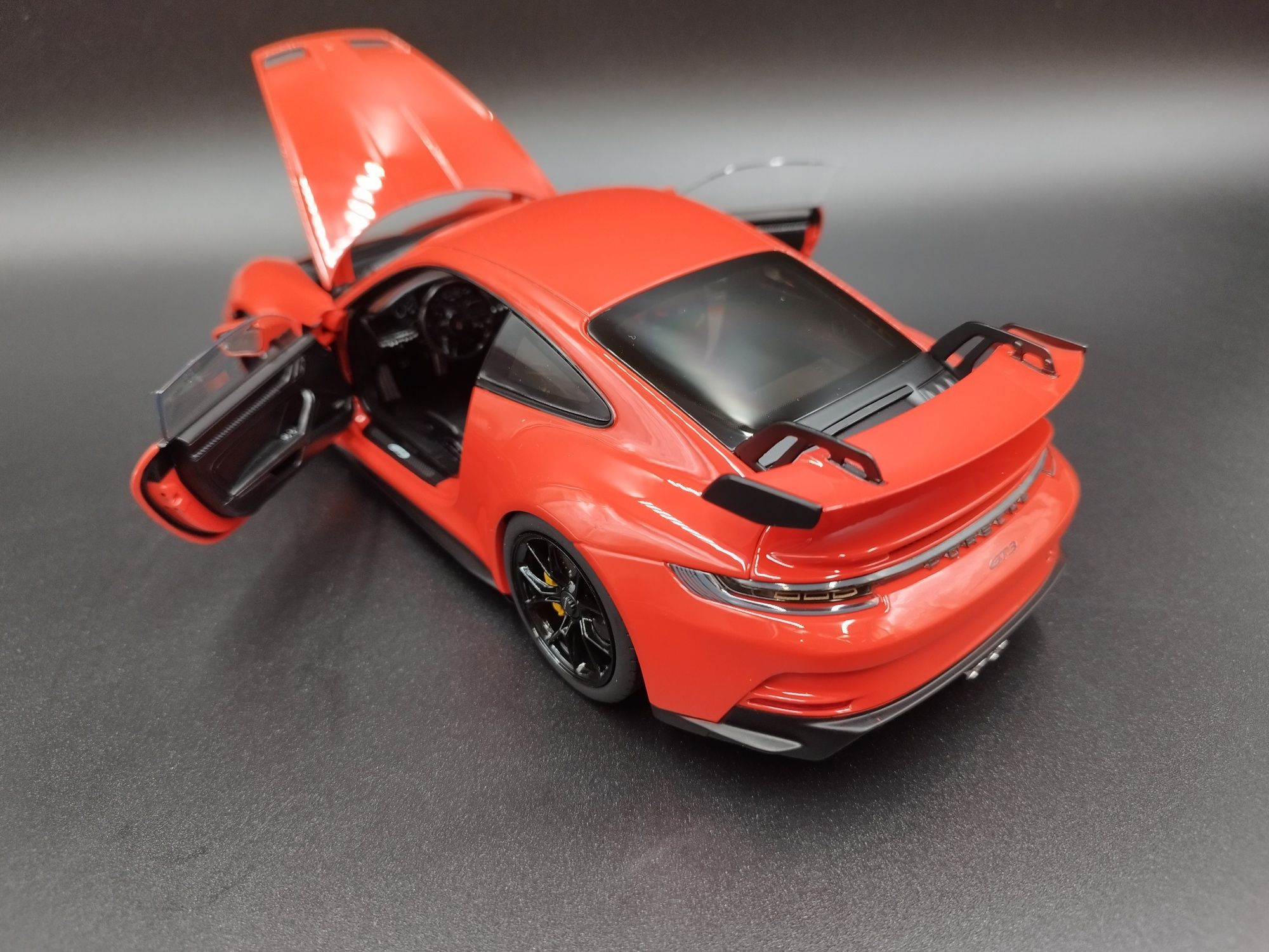 1:18 Norev Porsche 911 992 GT3 Coupe Orange model nowy
