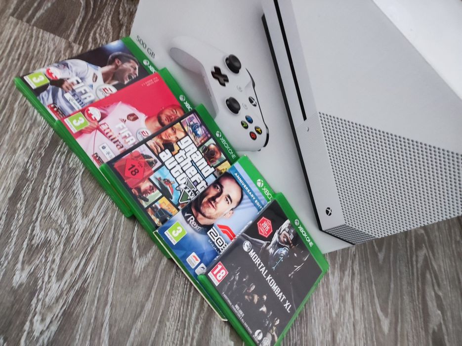 Xbox one S+ Pad +FC 25, GTA5+ 4gry( Nie series S, series x)