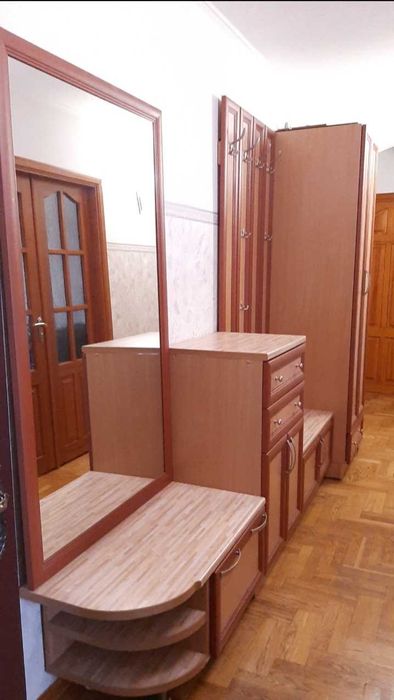 Меблі б/у для передпокою