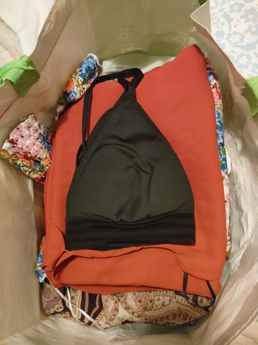 Lote de roupa de mulher no tamanho L