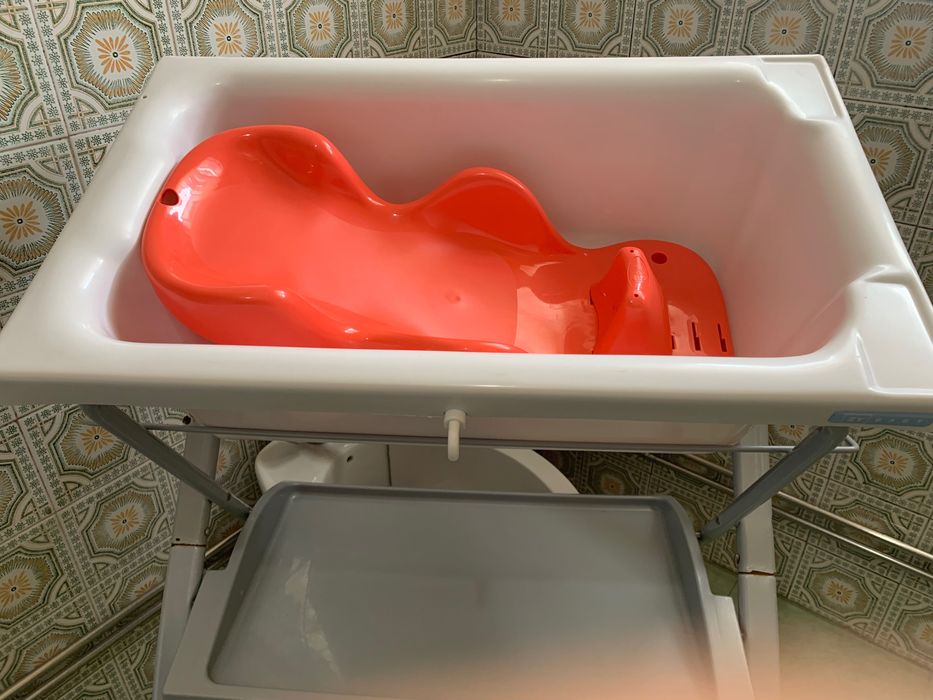 Banheira para bebé com suporte