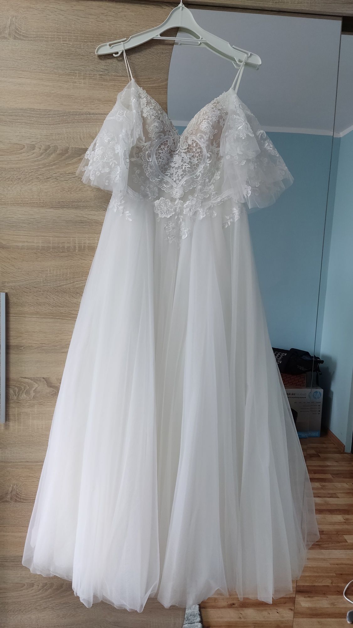 Suknia ślubna z salonu Catherine 40