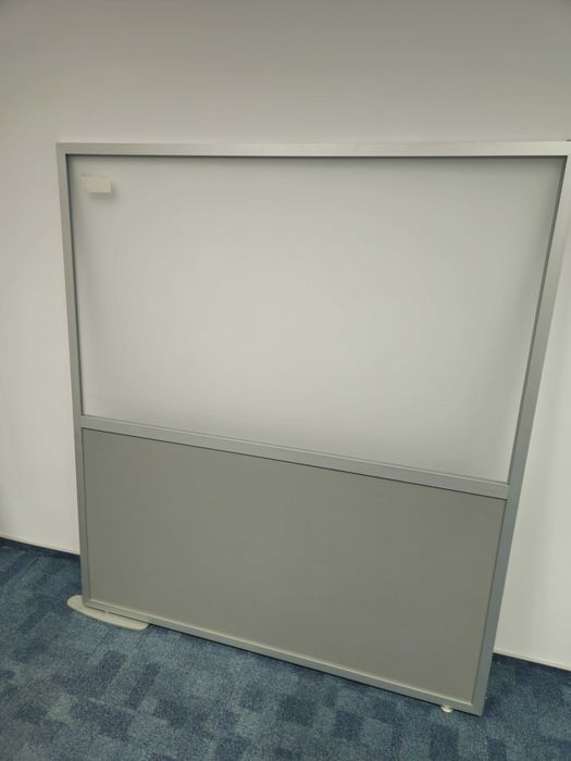 Ścianka działowa biurowa 140×160 cm – aluminium + szkło matowe