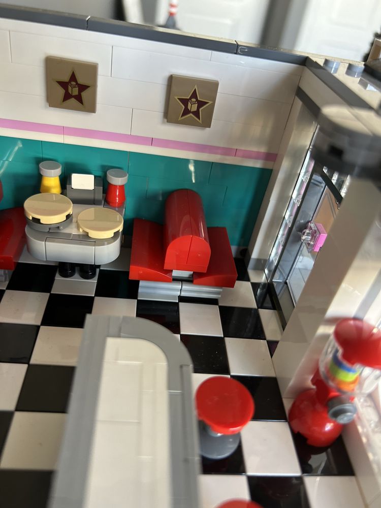 LEGO Modular Creator 10260 Downtown Diner