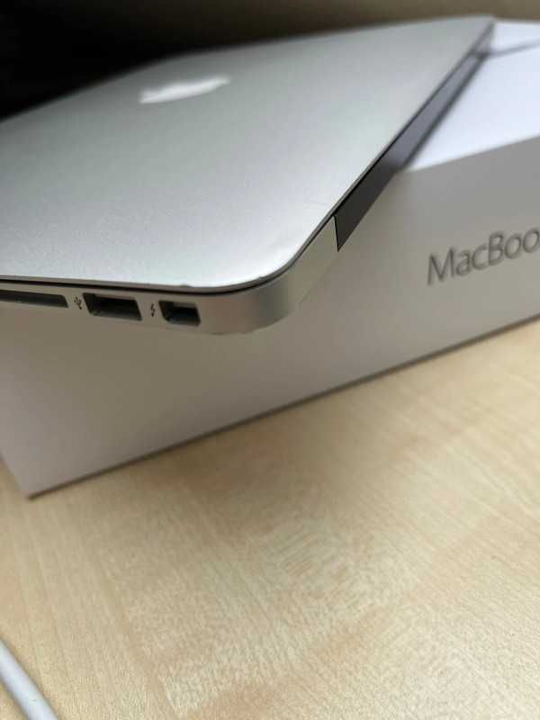 MacBook air 2015 Bardzo dobra bateria + dodatki i pudełko.
