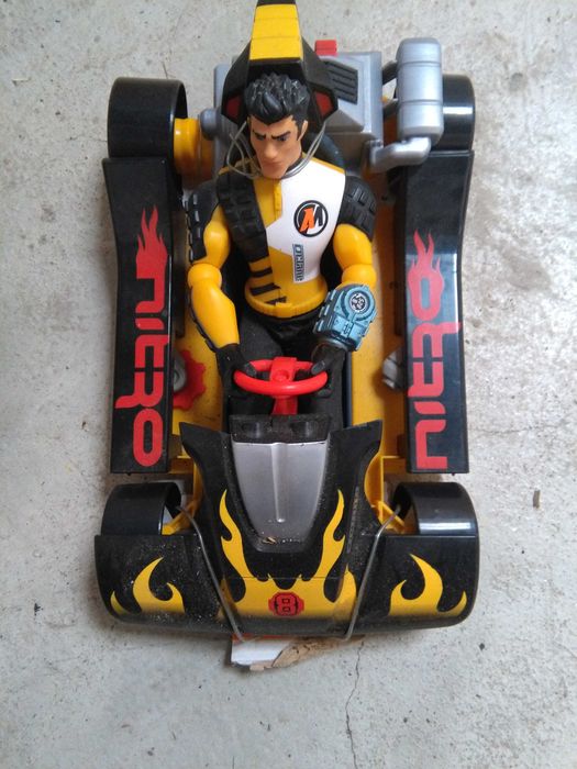 Boneco Action Man com carro de corrida -Novo