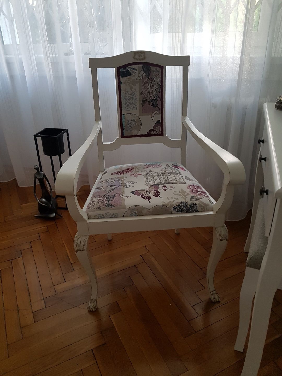 Fotel tapicerowany drewniany