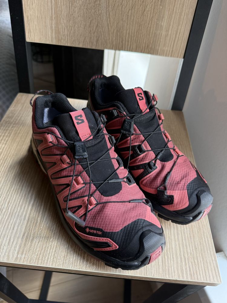 Кросівки Salomon 38 розміру в чудовому стані та орігінальному кольорі