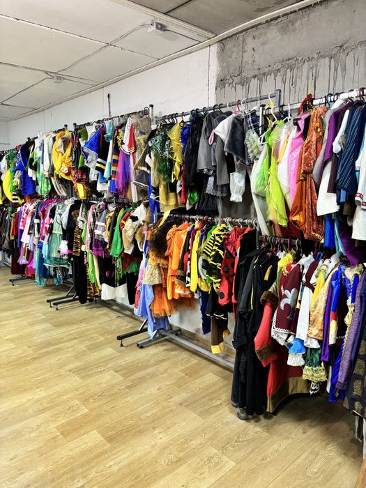 Розпродаж карнавальних костюмів