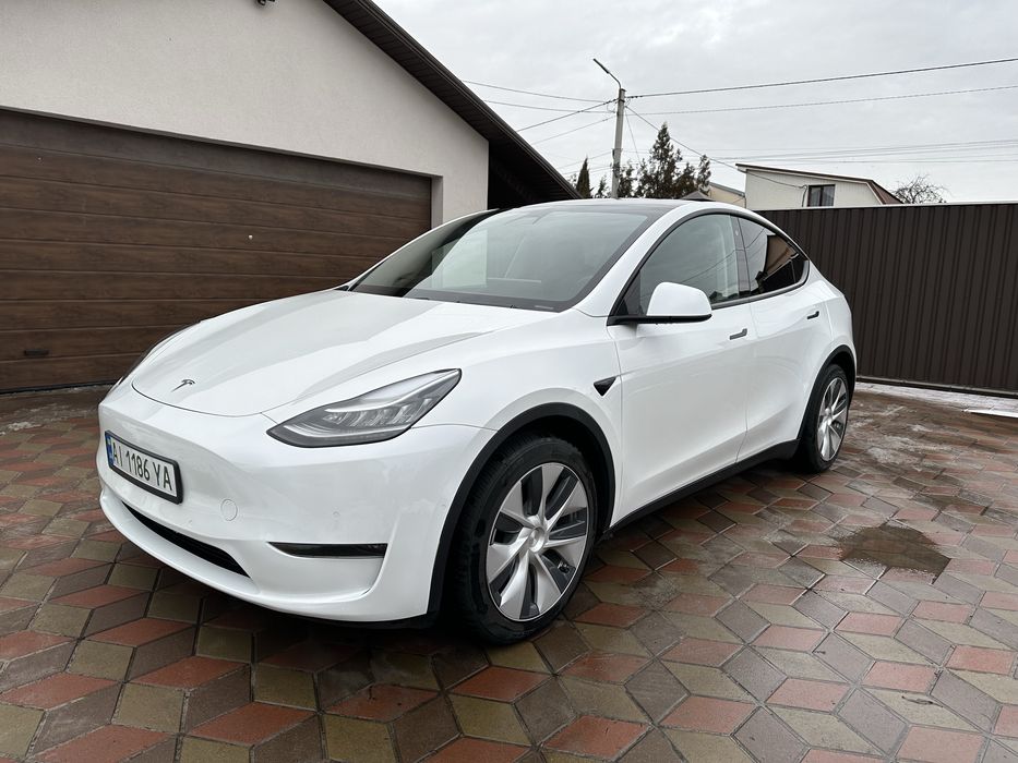 Tesla model Y ціла не биток long range