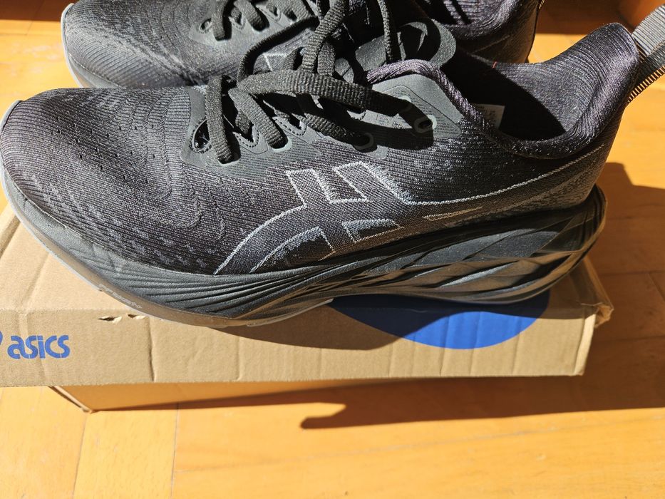 Asics Novablast 4 rozm. 41.5  nowe czarne męskie