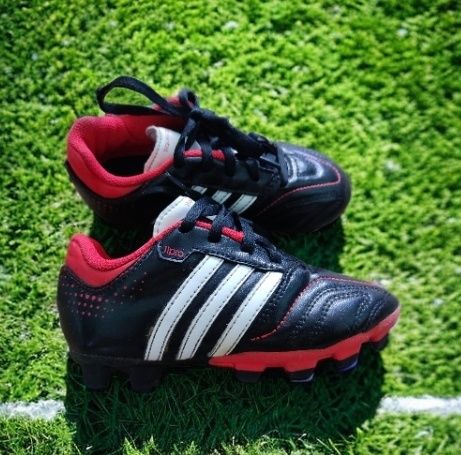 Футбольні бутси adidas.