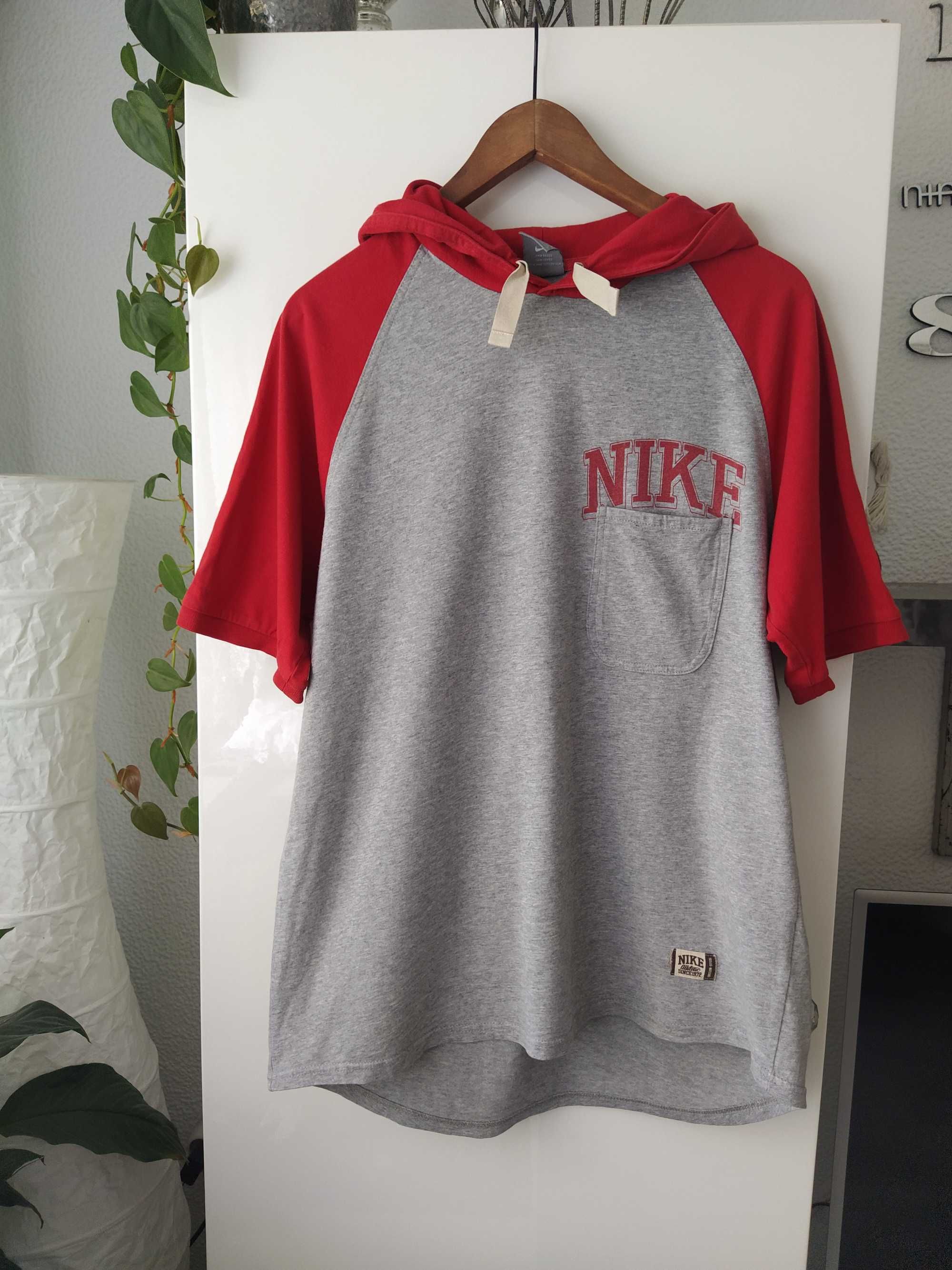 NIKE szaro czerwona koszulka z kapturem i numerem 7 roz. L