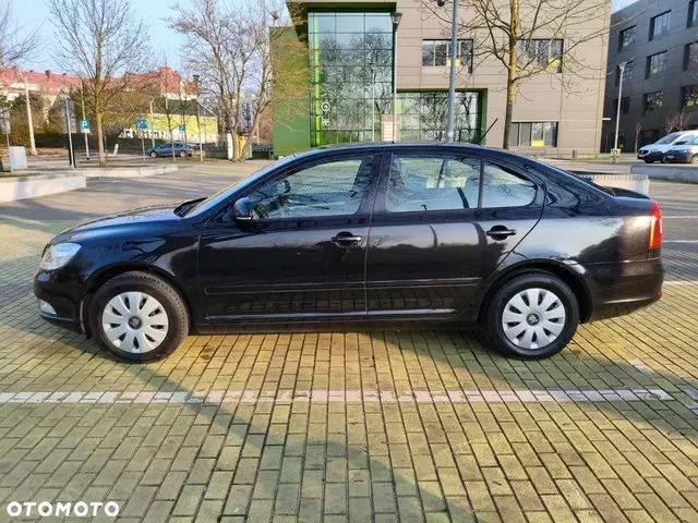 Розборка Skoda a5  бампер фара капот фонарь двери дзеркало разборка