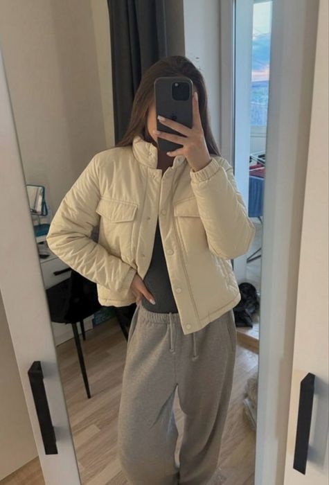 Осіння куртка молочна