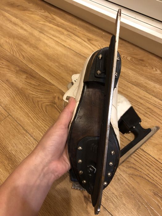 Коньки кожаные 36 размер 23 см