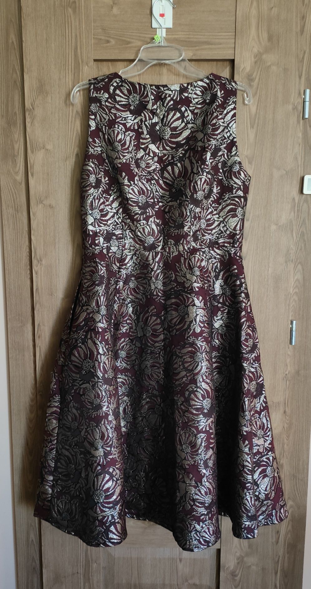 Nowa sukienka Mint & Berry – rozmiar 40