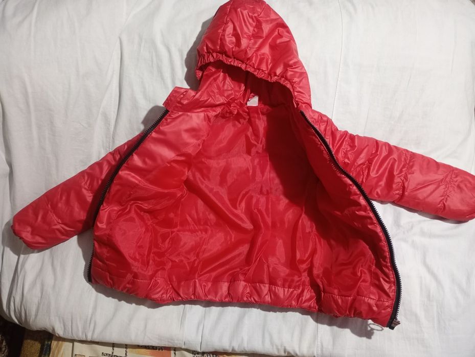 Куртка міжсезонна  на дівчинку.