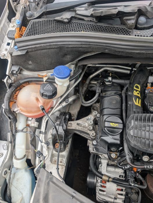 2016 Peugeot 208 1.2 para peças