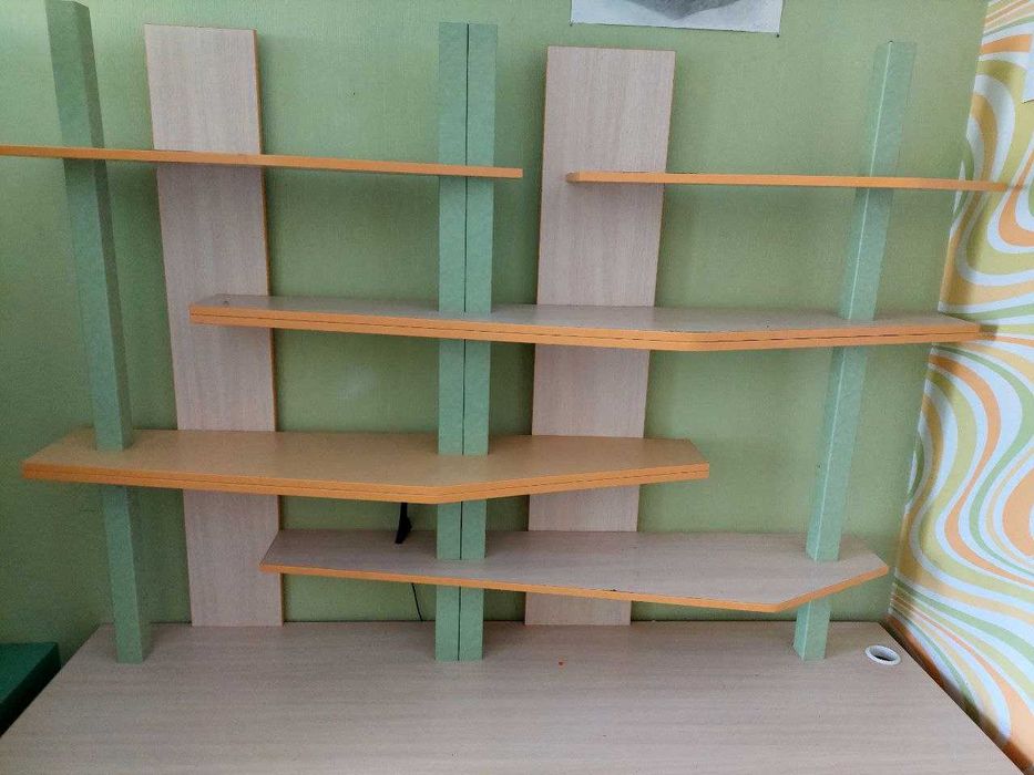 Шафа та стіл комп'ютерний