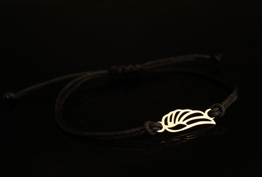 Złoto 585 - bransoletka na sznurku jubilerskim skrzydełko anioła