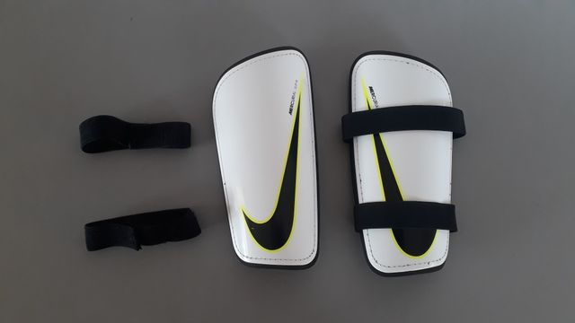 Nike Mercurial XL, ochraniacze do piłki nożnej