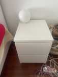 Vendo cama e mesa de cabeceira