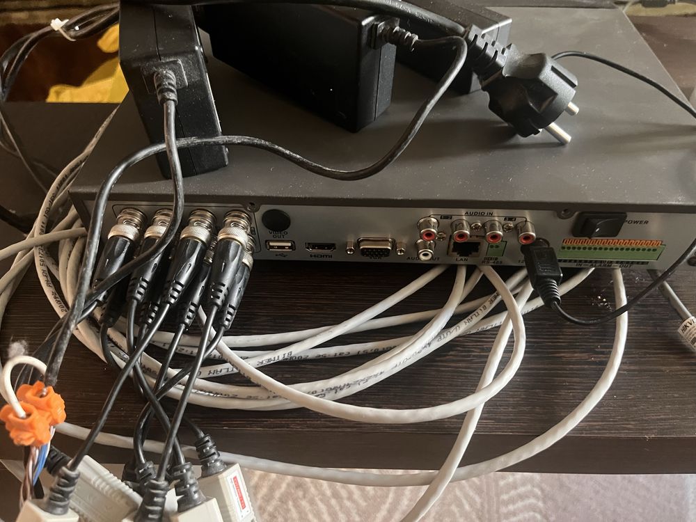 Hikvision 8 kamer plus rejestrator