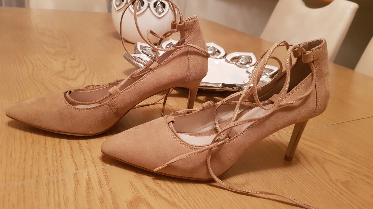 Buty beżowe stan idealny rozmiar 38