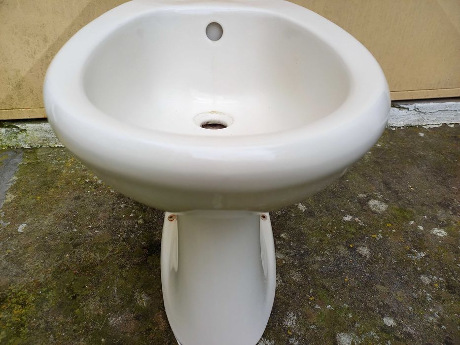 Bidé em Loiça Valadares como Novo