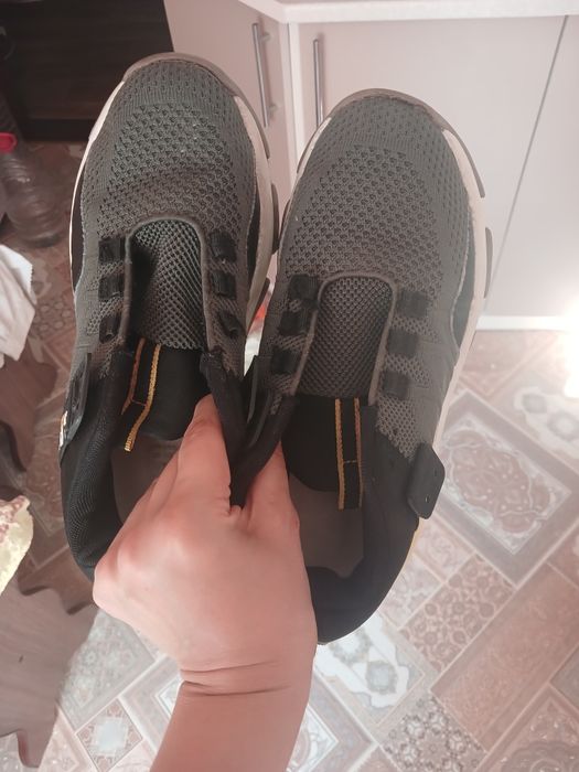 Продам кросівки для хлопця