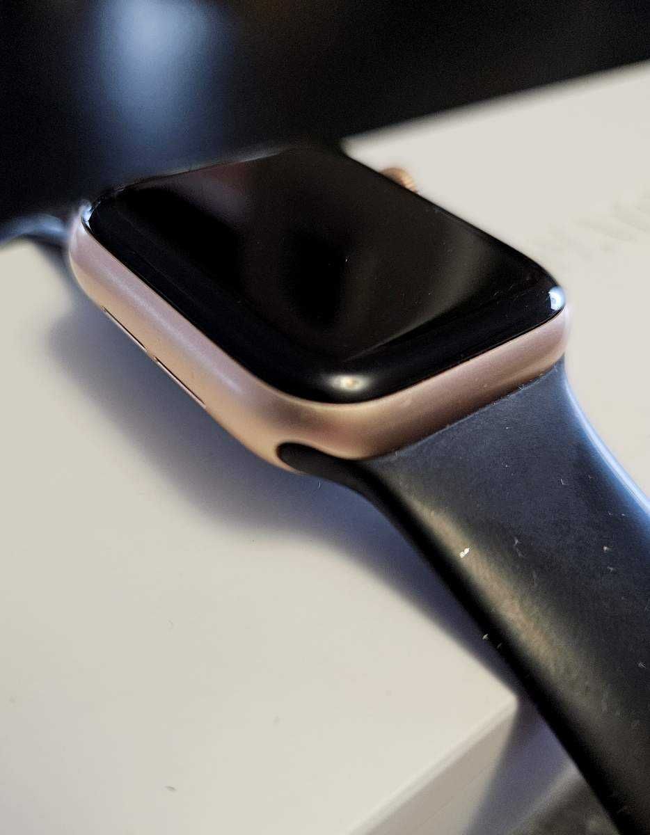 Apple iWatch seria 4 40mm GPS GOLD PINK + gratisy stan BDB !!!