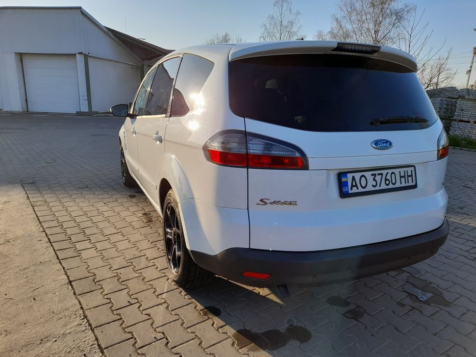 В продажі Ford S-MAX