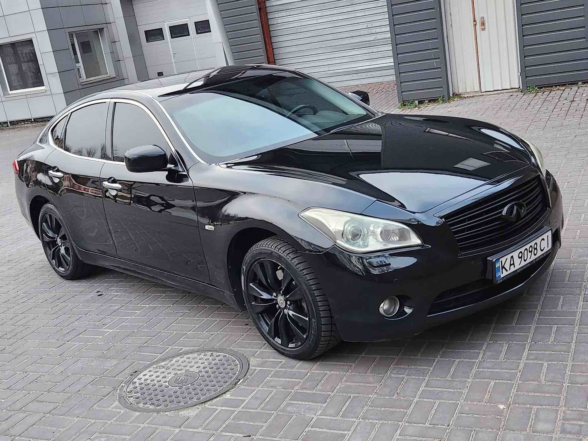 Infiniti m37x повний привід