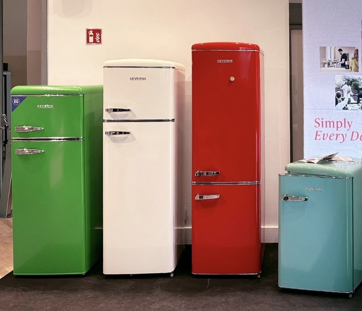 Frigorífico mini bar frigobar retro Séverin Italia SMEG vermelho vinta