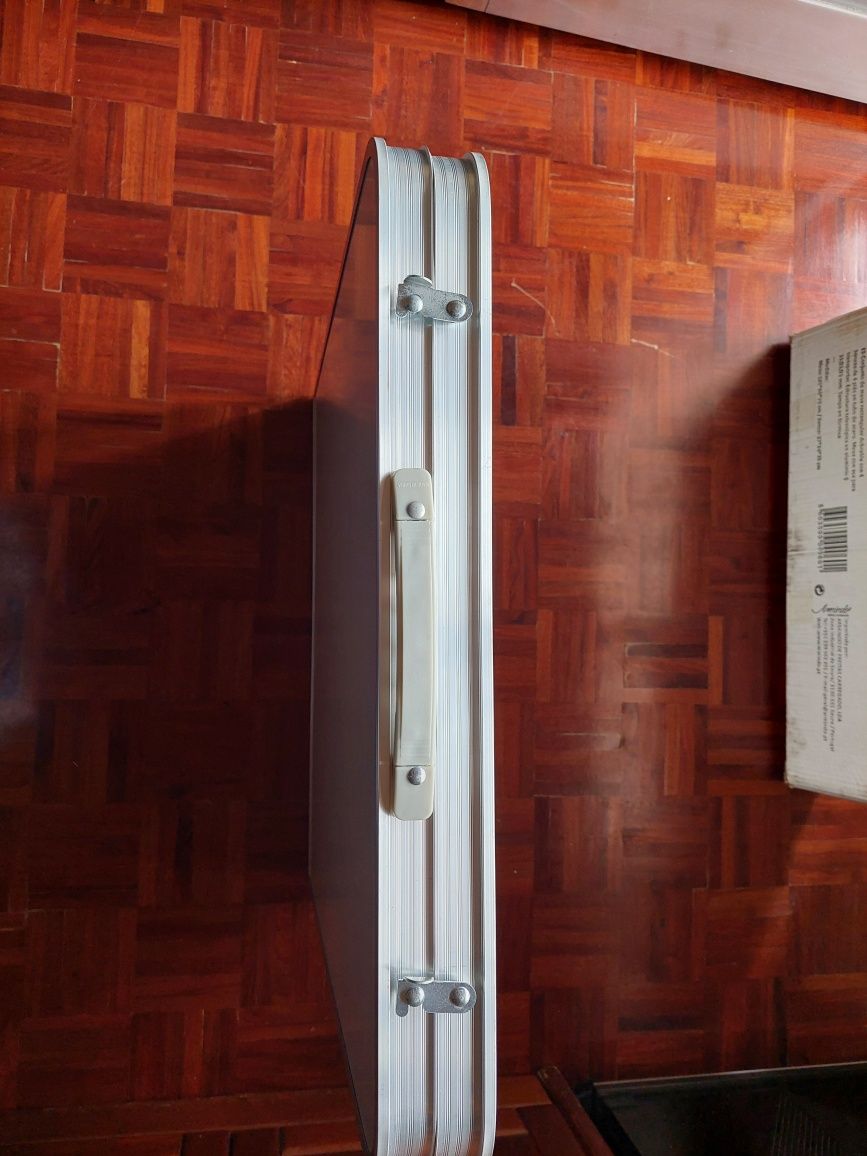 Mesa de campismo e 4 bancos nova nunca usada