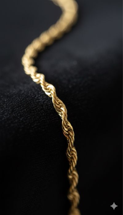elegancki, złoty łańcuszek
