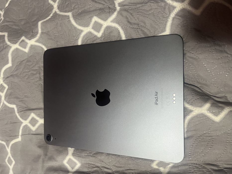 Продам iPad Air 5 64Gb стан ідеальний,планшет