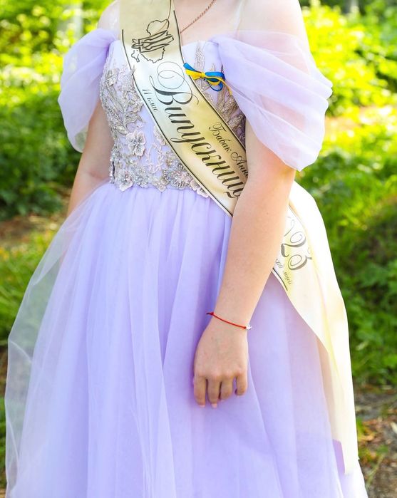 Випускне плаття кольору ніжної лаванди