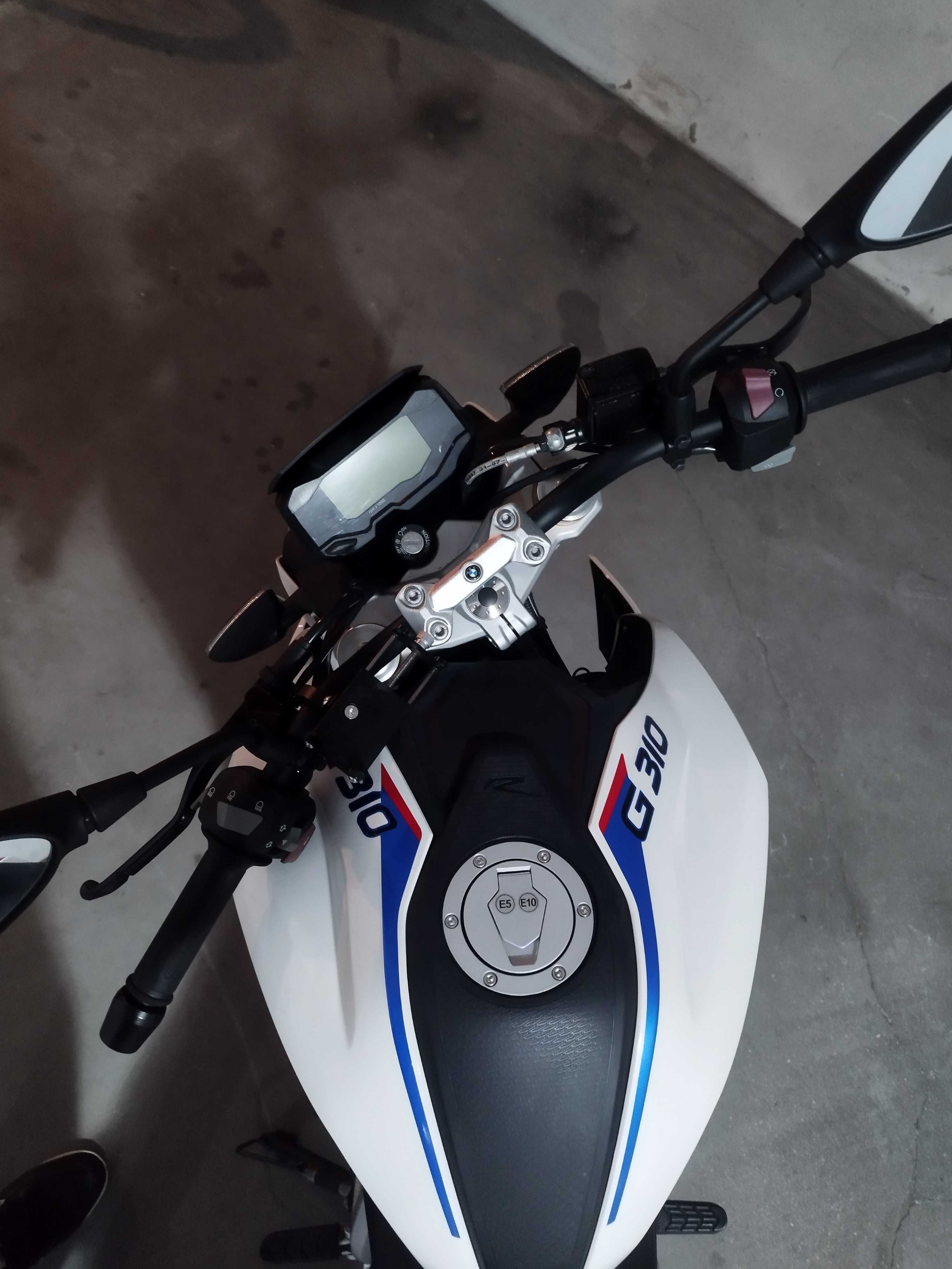 Moto BMW G310R pouco tempo de uso.