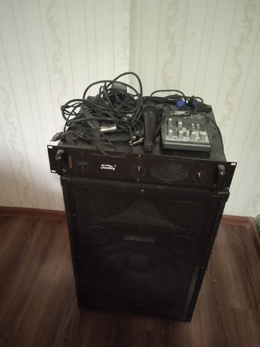 Комплект акустичної системи ,у використані були мало.