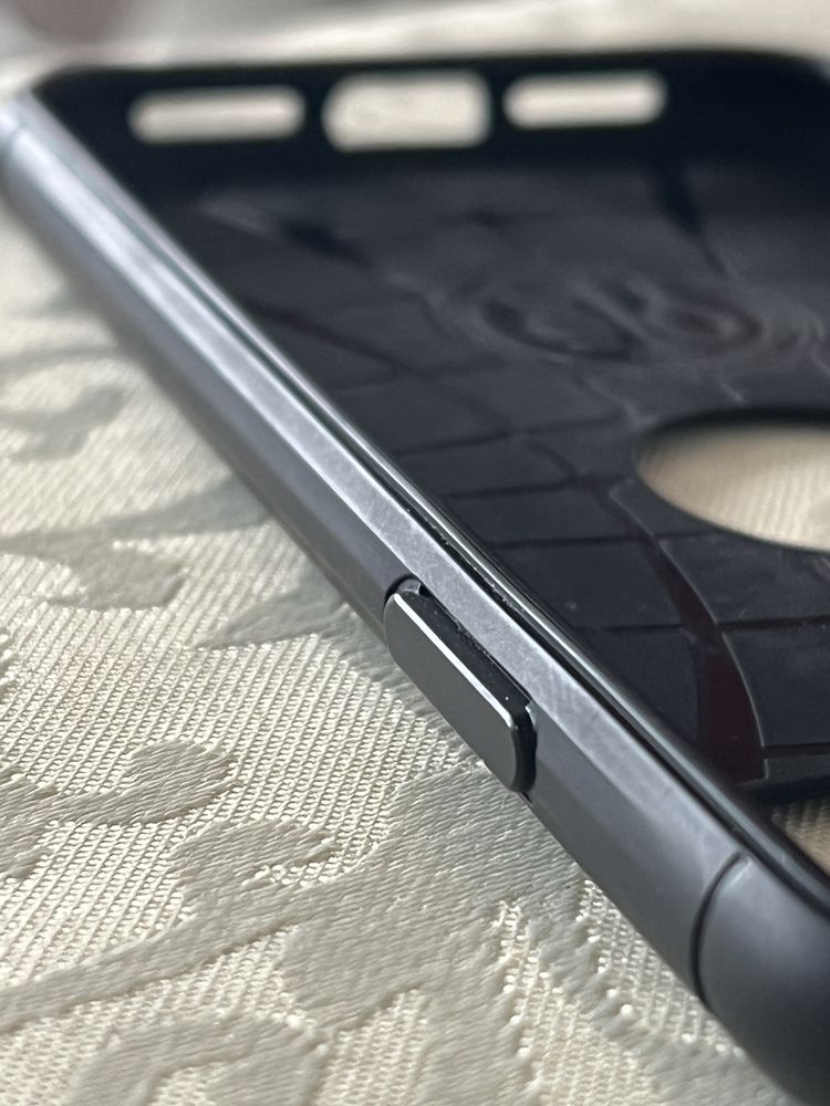 Etui Spigen Rugged Armor iPhone 11 mini, czarne