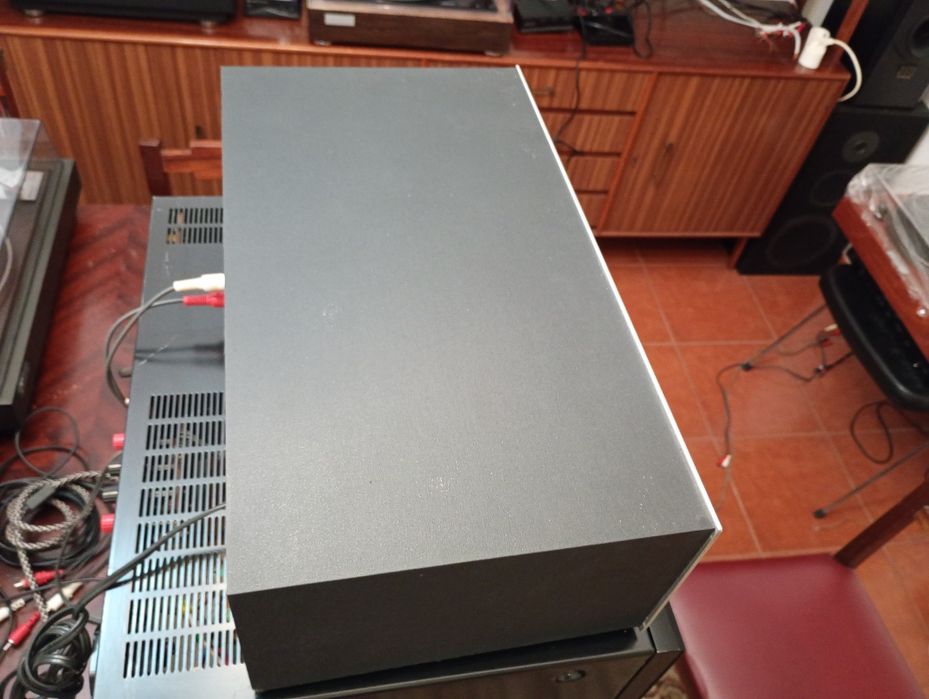 Amplificador e tuner Yazumi