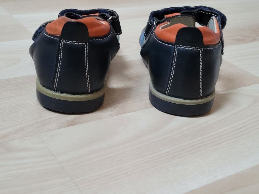 Sandały dla chłopca 26 dł. wkładki 16 cm granatowe kryte palce i pięty