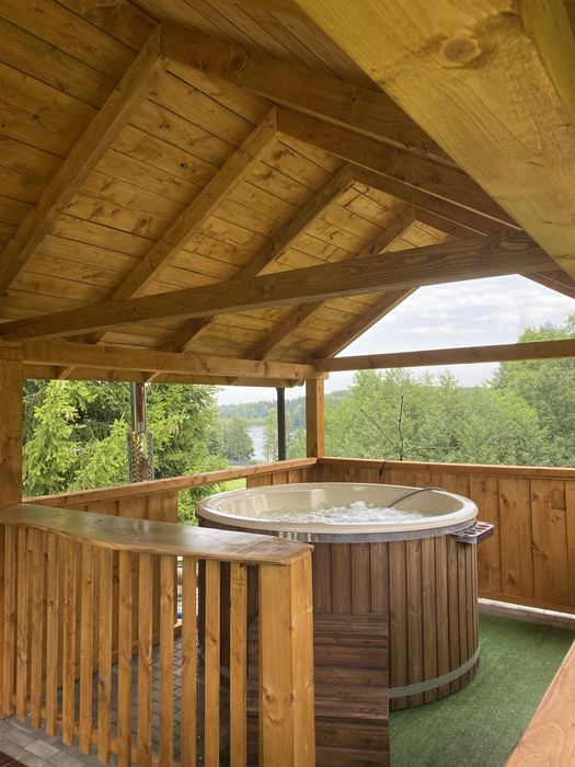 Domek z balią/jacuzzi nad jeziorem na mazurach