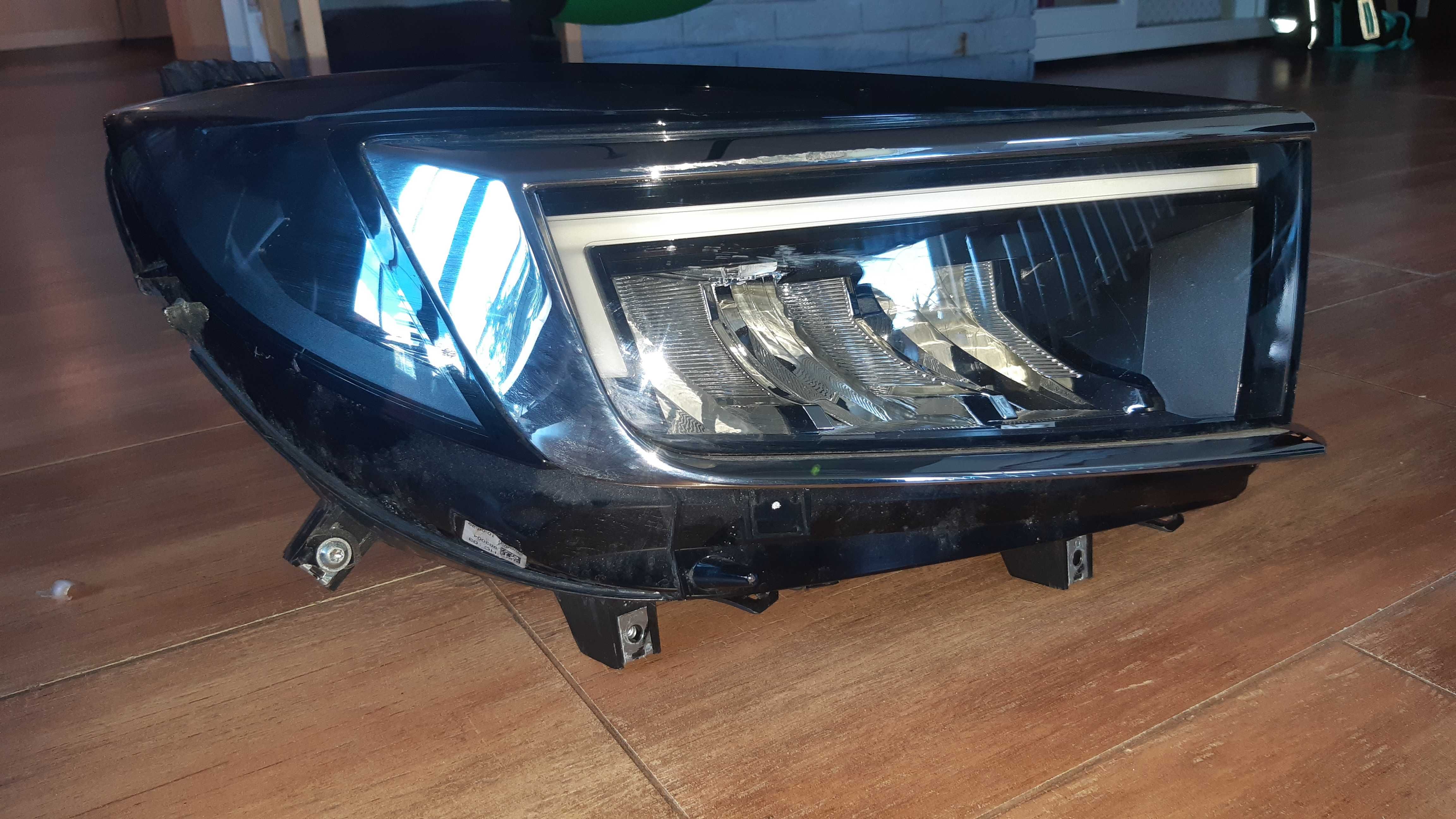 Lampa przednia prawa Opel Grandland 22r