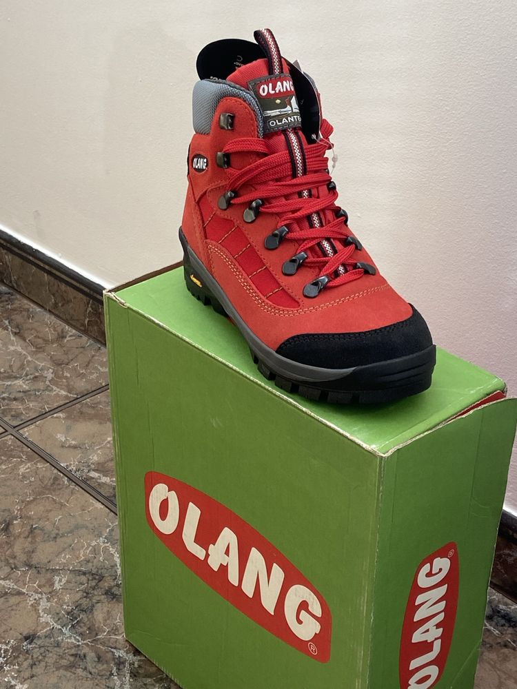 Nowe buty trekkingowe damskie / mlodziezowe wloskiej firmy Olang .